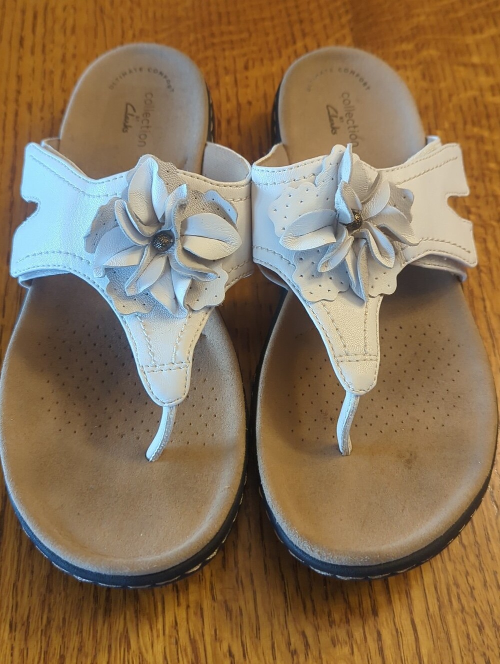 Clarks Collection Laurieann Gema Womens Size 8 1/2  White Leather Flower Sandals